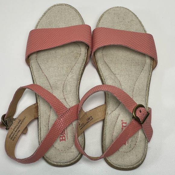 BORN Pink Peach Snake Embossed Ankle Strappy Flats Sandals Women size 9M - Picture 4 of 8